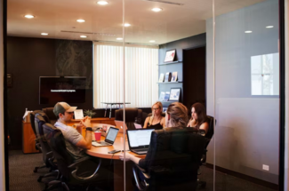 L'importance de l'ergonomie et de la sécurité au travail pour les employés de bureau