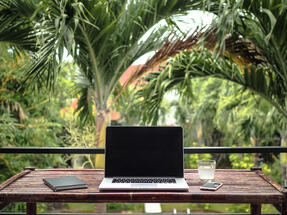 "Green Desking" : Travailler en Plein Air, la Nouvelle Tendance pour les Travailleurs Urbains"