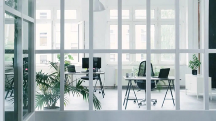 Maximiser l’efficacité dans les bureaux compacts : stratégies intelligentes pour les petits espaces de travail