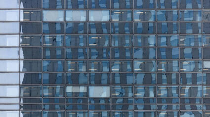Bureaux en surchauffe: quand le design vitré menace le confort et la productivité à Paris