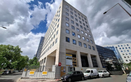 Bureaux vacants en Île-de-France: pourquoi la transformation en logements progresse lentement et stabilise le marché tertiaire