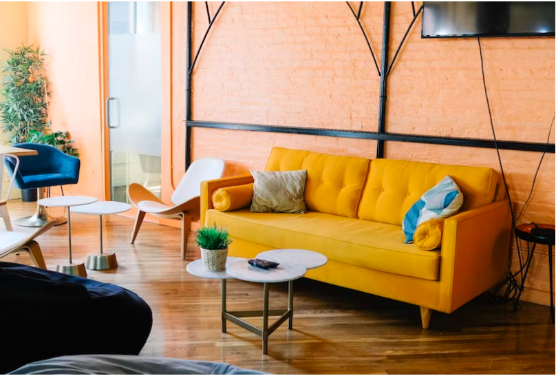 Les avantages de la lumière naturelle dans les espaces de bureau: conception de l'éclairage pour une plus grande satisfaction des employés