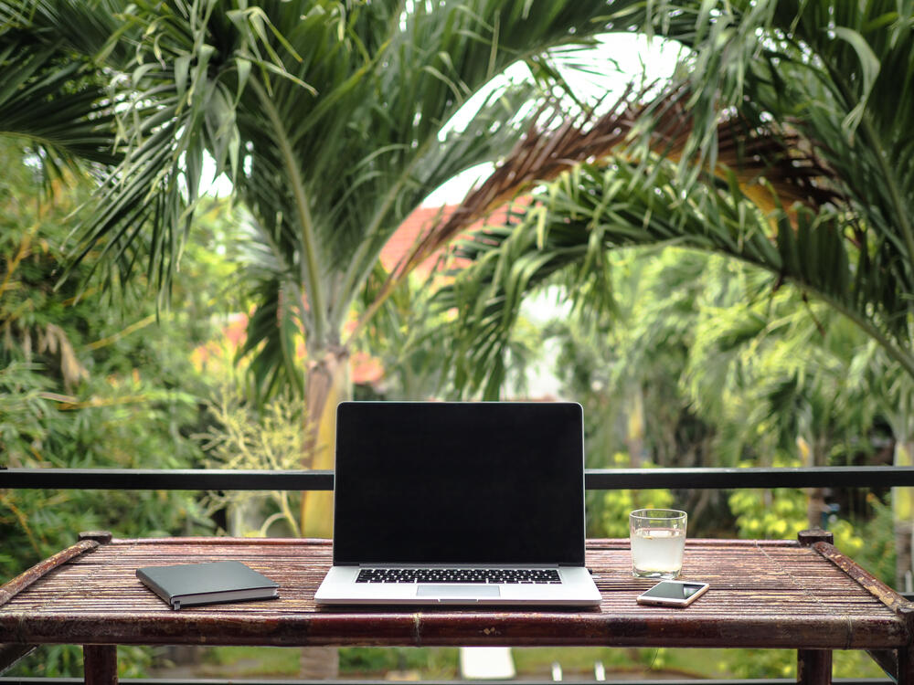 "Green Desking" : Travailler en Plein Air, la Nouvelle Tendance pour les Travailleurs Urbains"