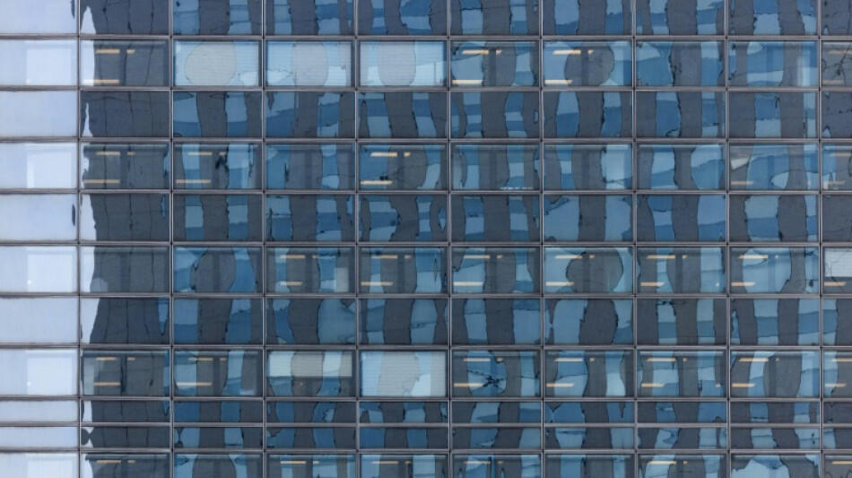Bureaux en surchauffe: quand le design vitré menace le confort et la productivité à Paris