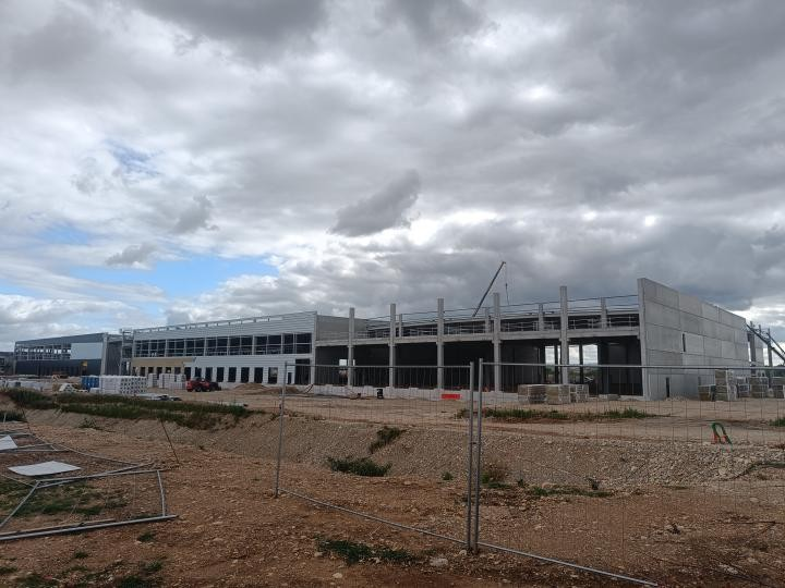 Aéroport de Lyon DC1: nouveau complexe logistique et bureaux de 25 313 m² à Lyon Saint-Exupéry