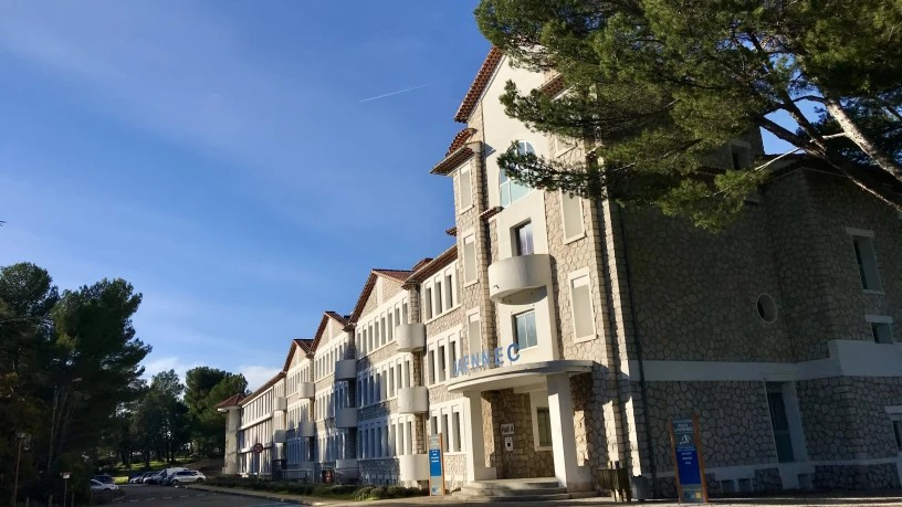 Aix-en-Provence: propriété commerciale mixte de prestige de 5 000 m2 au Technopôle de l'Arbois