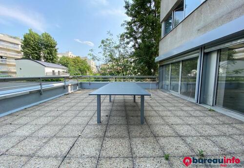 Bureaux à louer dans Grande terrasse privative, en centre ville