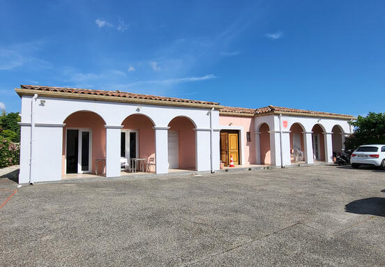 Bureaux (575 m2) et entrepôt (370 m2) uniques en centre-vill