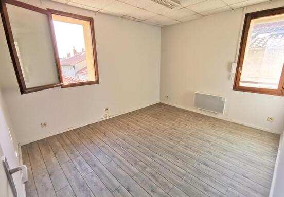 AVIGNON EM - BUREAUX SUR SAINT RUF