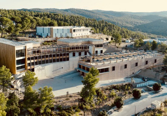 Le Groupe Brousse combine bureaux et entrepôt dans un siège durable et intégré à La Ciotat