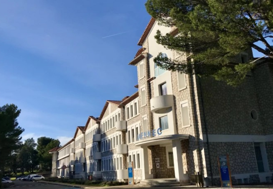 Aix-en-Provence: propriété commerciale mixte de prestige de 5 000 m2 au Technopôle de l'Arbois